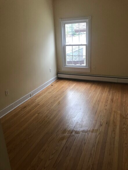 bedroom - 929 Avery Ave