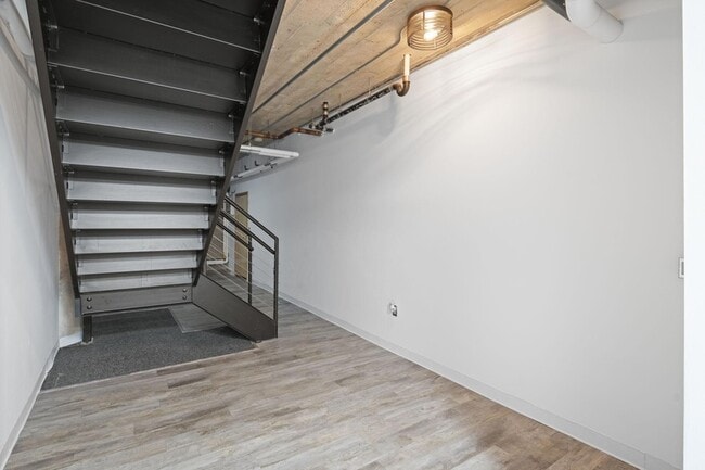 Building Photo - 521 S 7th St