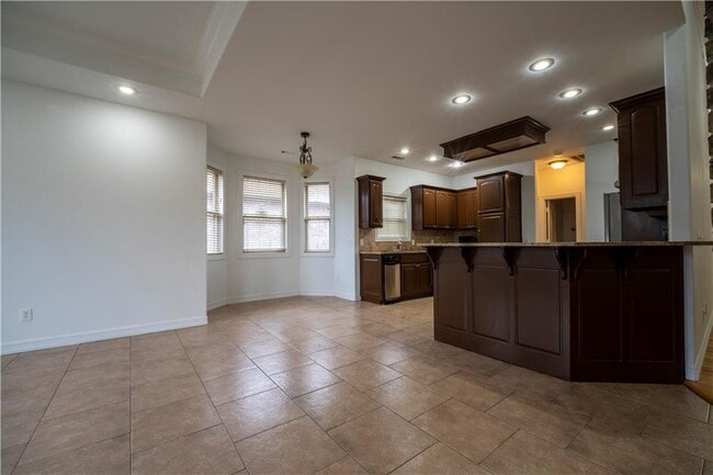 Building Photo - 4604 SW Swinton Dr