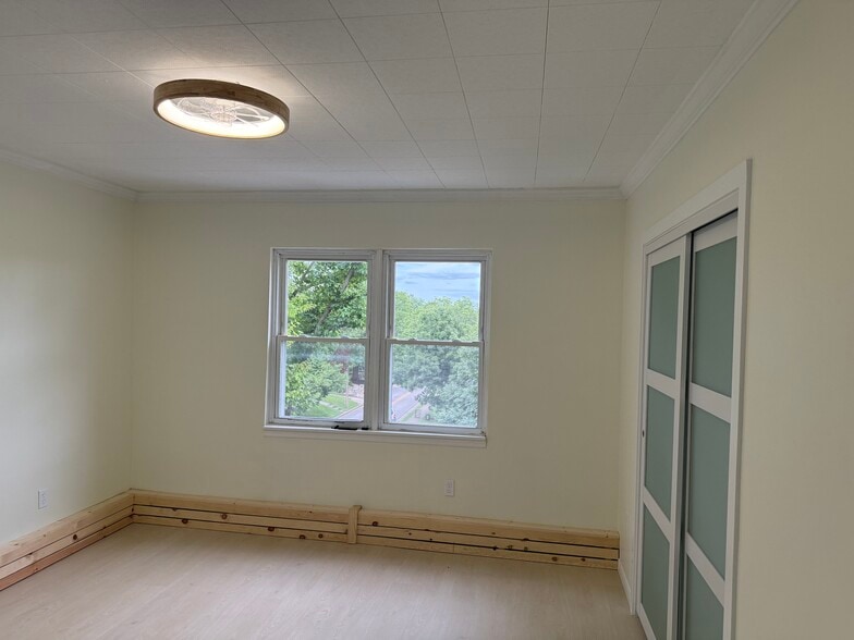 Building Photo - 1398 Sleepy Hollow Rd
