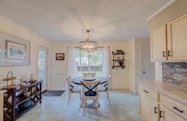 Building Photo - 8327 Poplar Pike