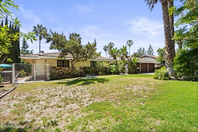 Building Photo - 10307 Donna Ave