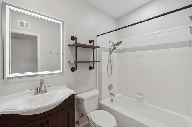 Building Photo - 1612 E Gaylon Dr