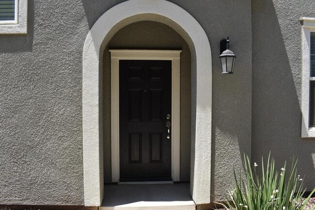 Building Photo - 1441 Bianchi Ln
