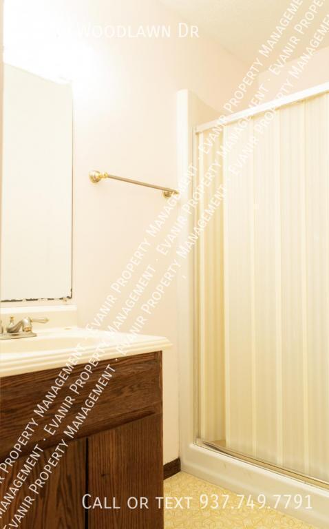 Building Photo - 14400 Woodlawn Dr