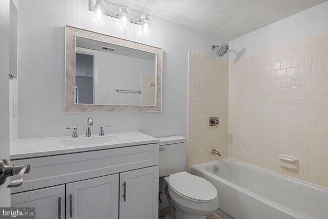 Building Photo - 10223 Valentino Dr