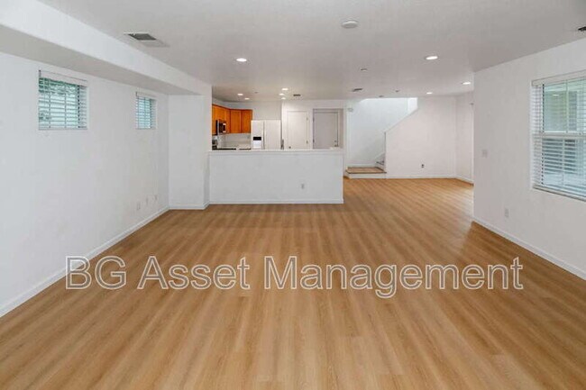 Building Photo - 128 Kingfisher St