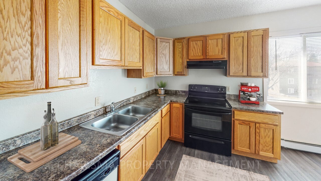 Building Photo - 412 S Thompson Ave