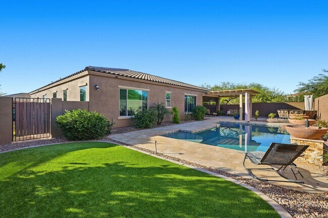 Building Photo - 10702 E Lumiere Ave