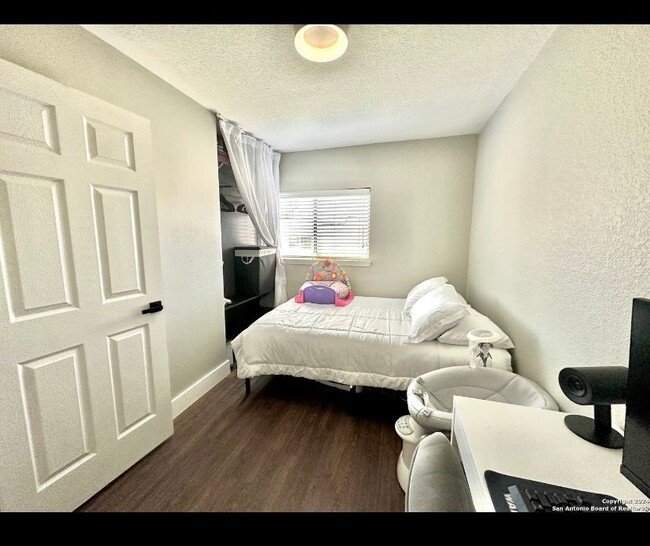 Building Photo - 10142 Amber Flora Dr