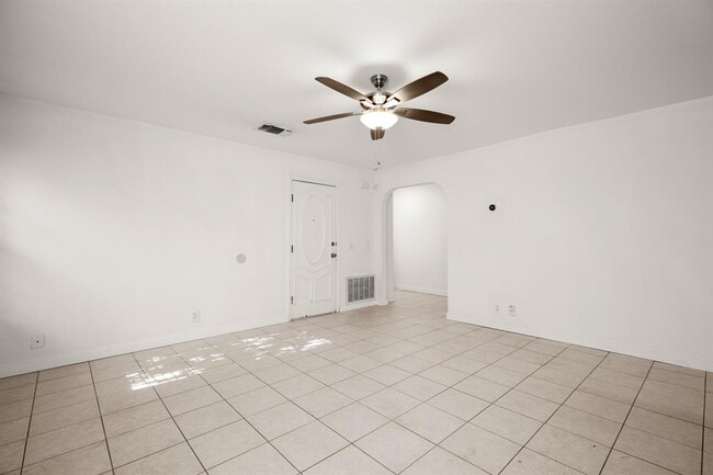 Building Photo - 6908 Broad Brook Dr