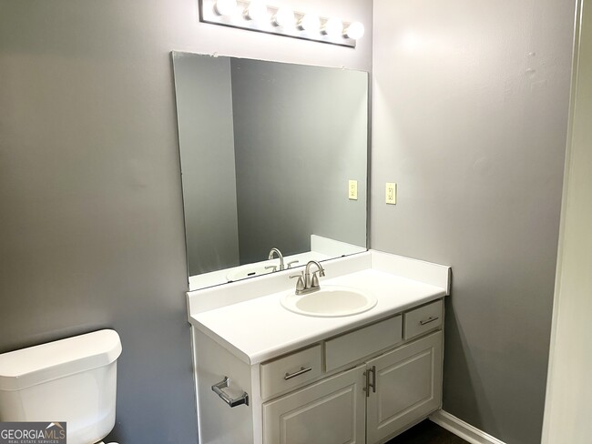Building Photo - 6619 Saganaw Dr