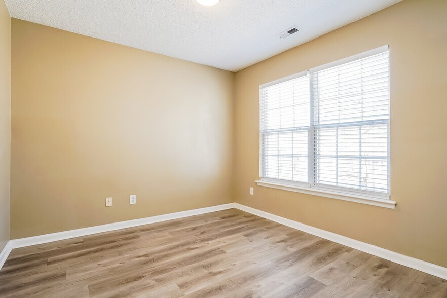 Building Photo - 8401 Neuse Hunter Dr