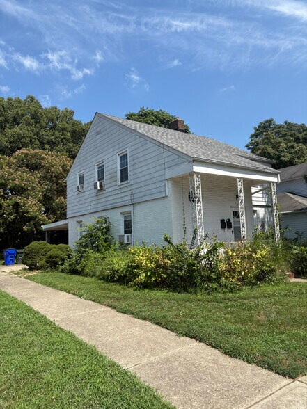 Primary Photo - 762 Ross Ave