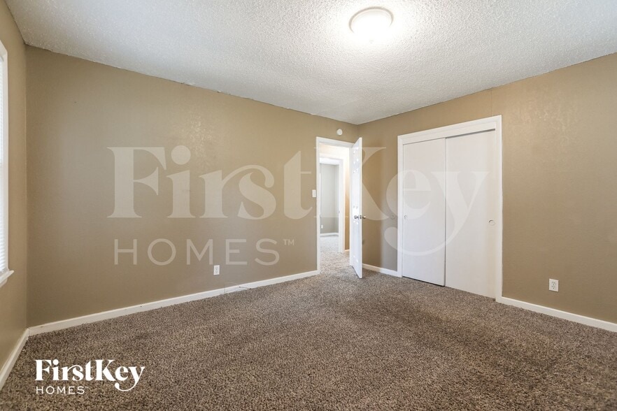 Building Photo - 9313 Fairwood Dr