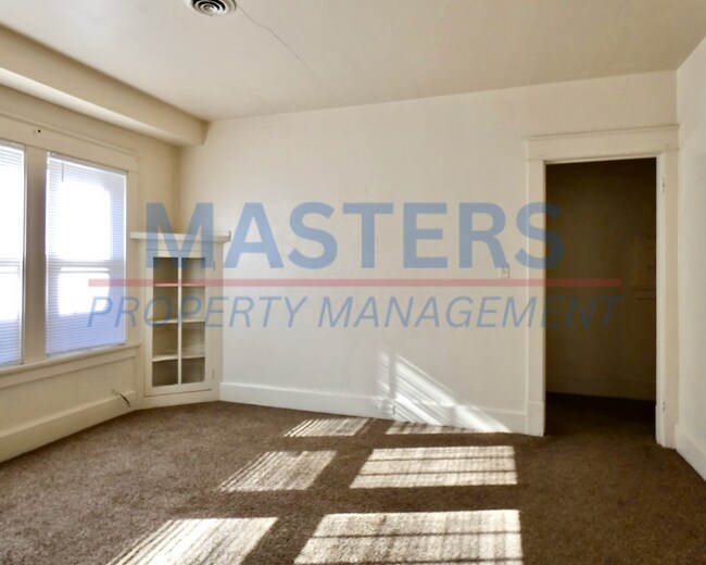 Building Photo - 4113 N Lockwood Ave