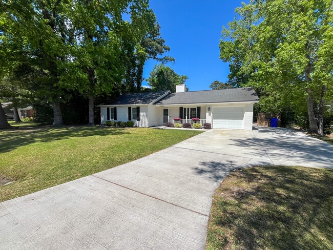 Building Photo - 1534 Kentwood Cir