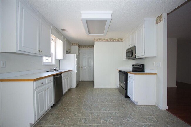 Building Photo - 2804 James Henry Dr