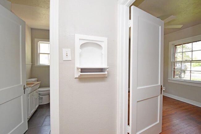 Building Photo - Cherrywood Charmer! 2/1 Avail for August!