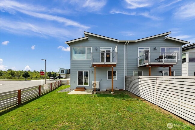 Building Photo - Modern 3-bedroom with Fully Fenced Yard in...