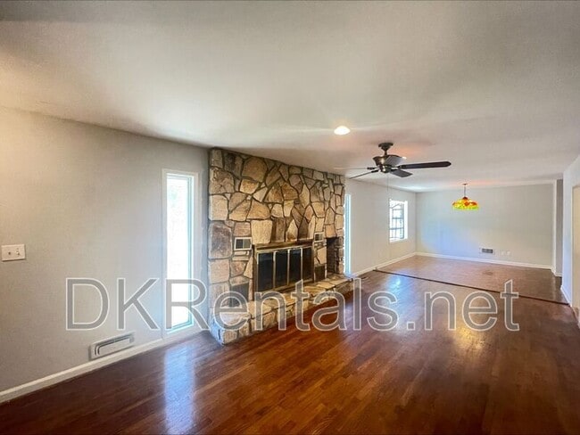 Building Photo - 481 Virginia Pl SE