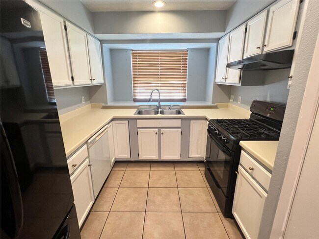 Building Photo - 11730 Alamo Dr