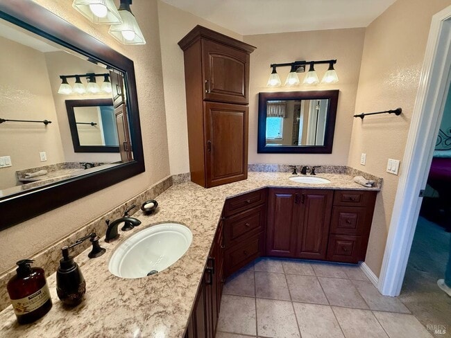 Building Photo - 976 Slate Dr