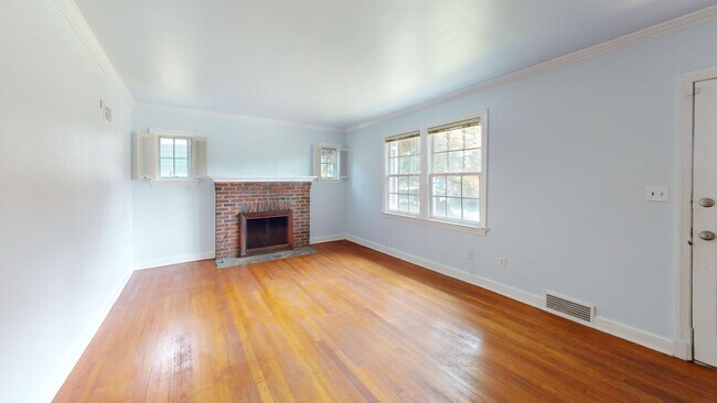 Building Photo - Spacious Three Bedroom Silver Spring House...