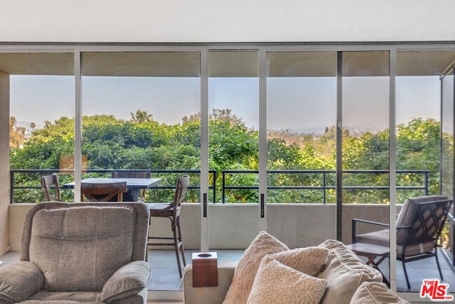 Building Photo - 4337 Marina City Dr