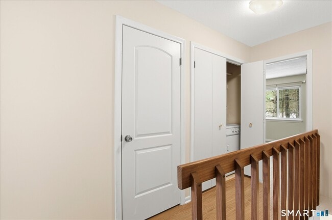 Building Photo - 83 Hilltop Dr