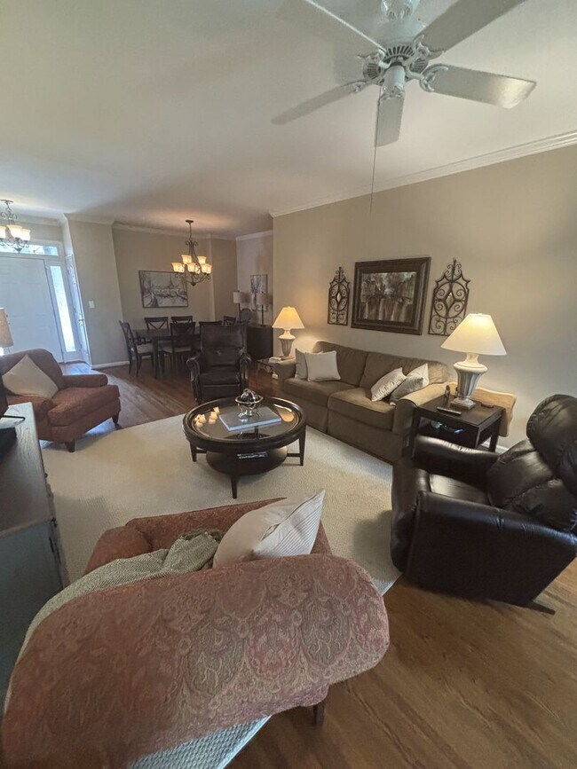 Building Photo - Spacious 3 Bed 2 Bath Home In Homewood With Large Basement