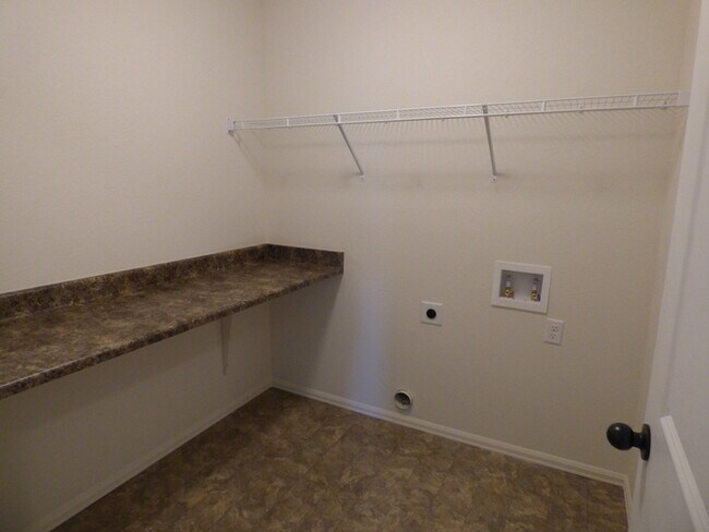 Building Photo - Spacious 3 Bedroom, 2.5 Bathroom Home in Berthoud- Easy Commuting!