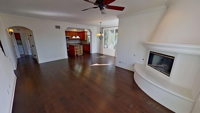 Building Photo - Spacious 2-bedroom/2.5-bathroom Townhouse- In the heart of the Funk Zone