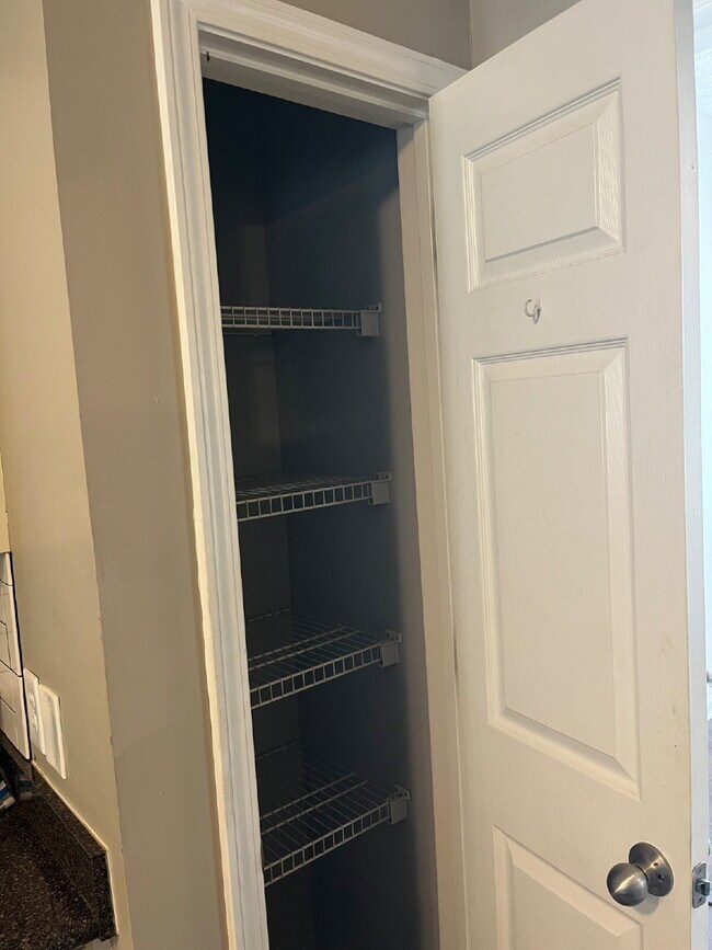 Building Photo - "Spacious 3-Bedroom Townhouse Retreat with Fireplace & Hardwood Floors in Antioch!"