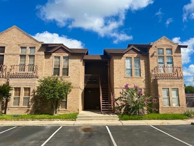 Building Photo - 201 Martingale