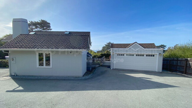 Building Photo - 153 Carmel Riviera Dr