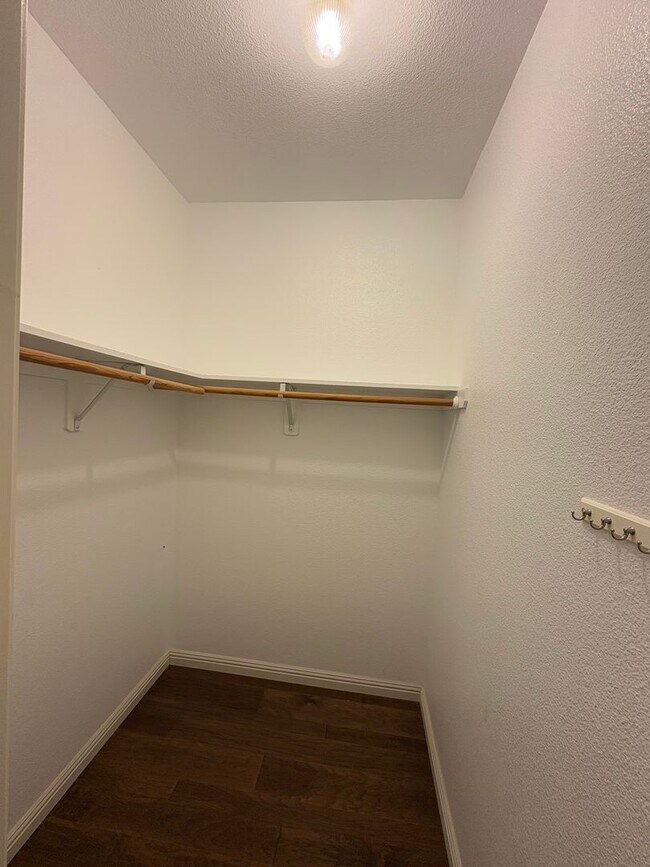 Building Photo - NW Visalia home available coming soon!