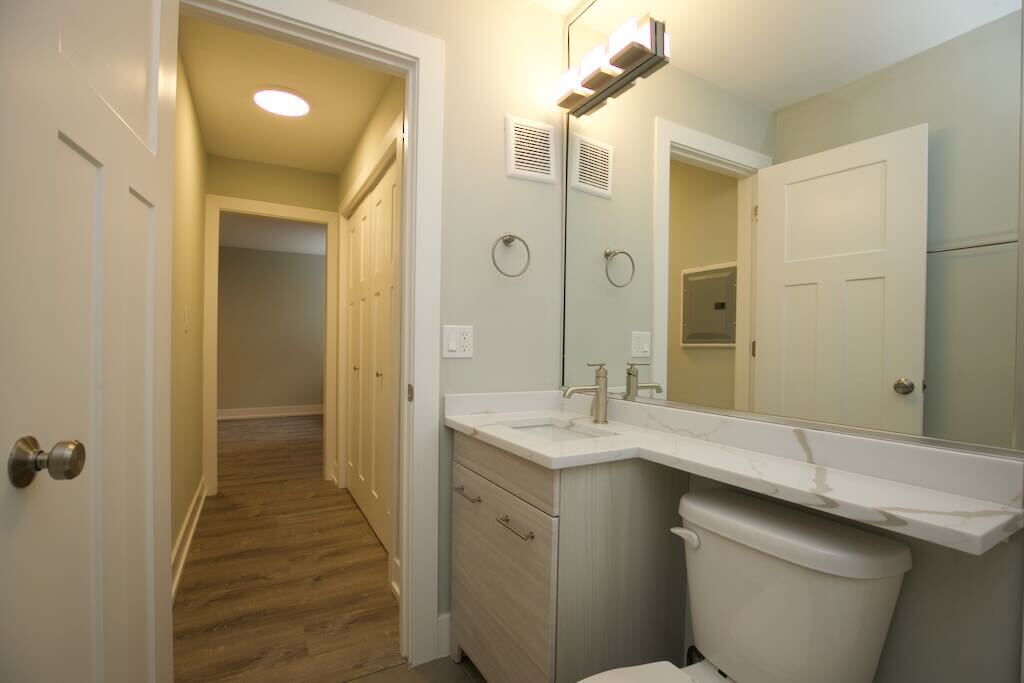 Building Photo - 448 W Barry