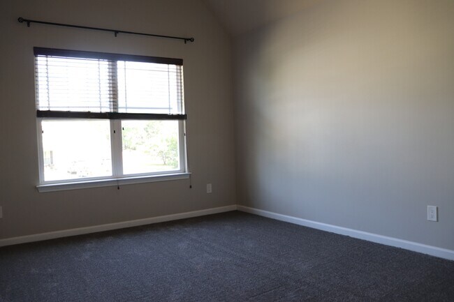 Building Photo - 1266 Coachman Way