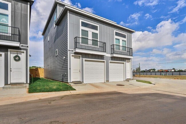 Building Photo - 4904 Paradigm Ln