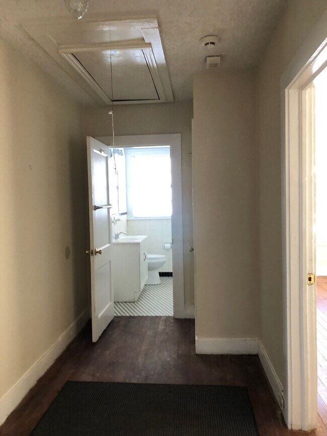 Building Photo - cute house