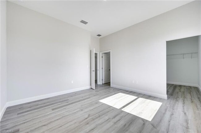 Building Photo - 1132 Cummings St E