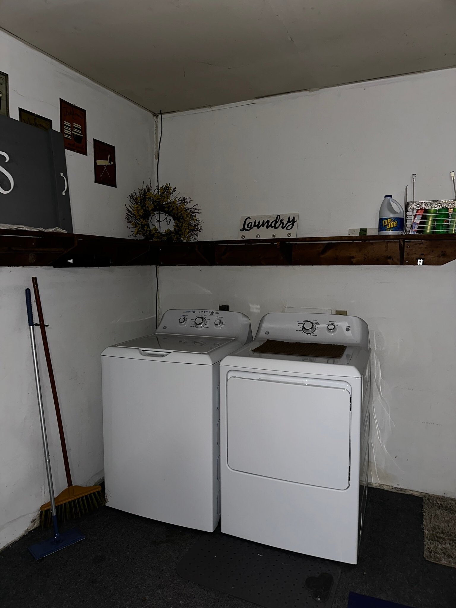 Building Photo - 8015 Windy Creek Dr