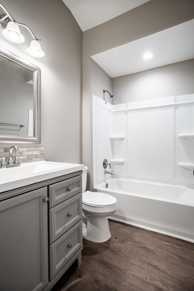 Building Photo - 803 S Main St