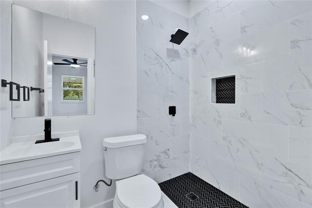 Building Photo - 211 Woodlawn Dr
