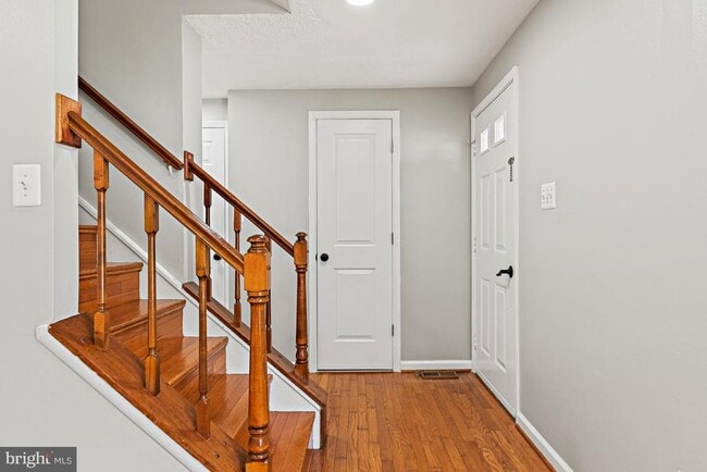 Building Photo - 9409 Mirror Pond Dr