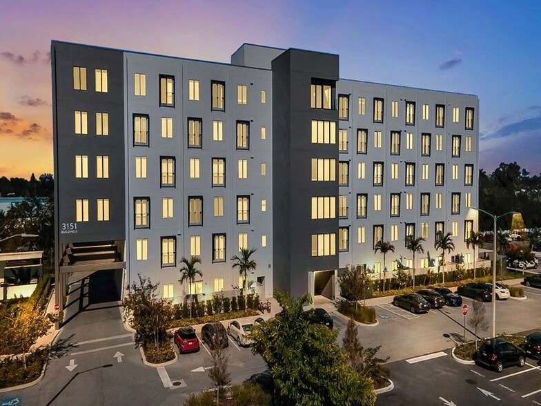 Building Photo - Elements on Third