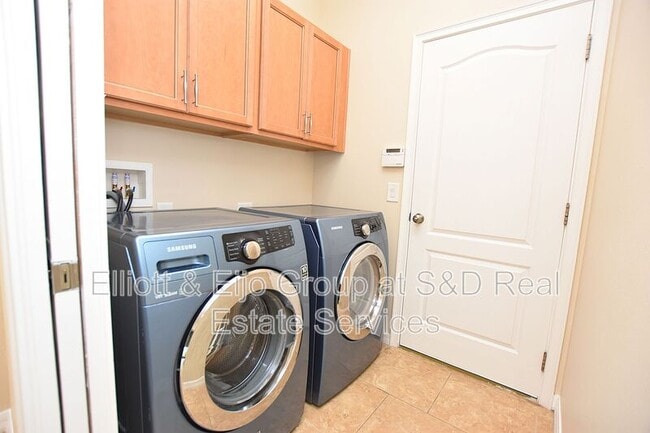 Building Photo - 5632 Aral Dr