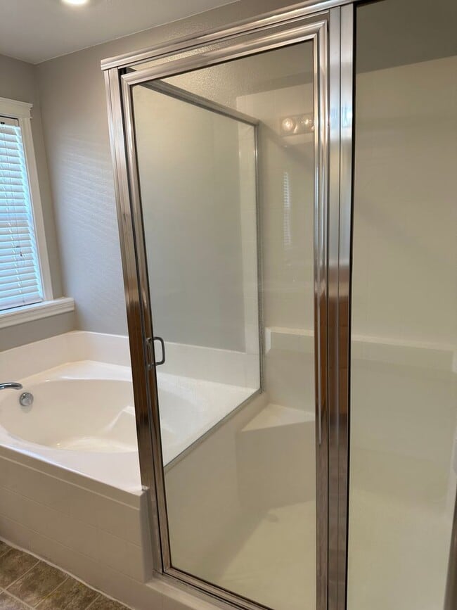 Building Photo - $1,995.00 / Ready Now this 4 bedroom home ...