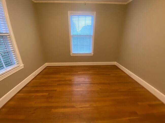 Building Photo - 210-A South Saluda Ave. PRE-LEASE AVAILABL...